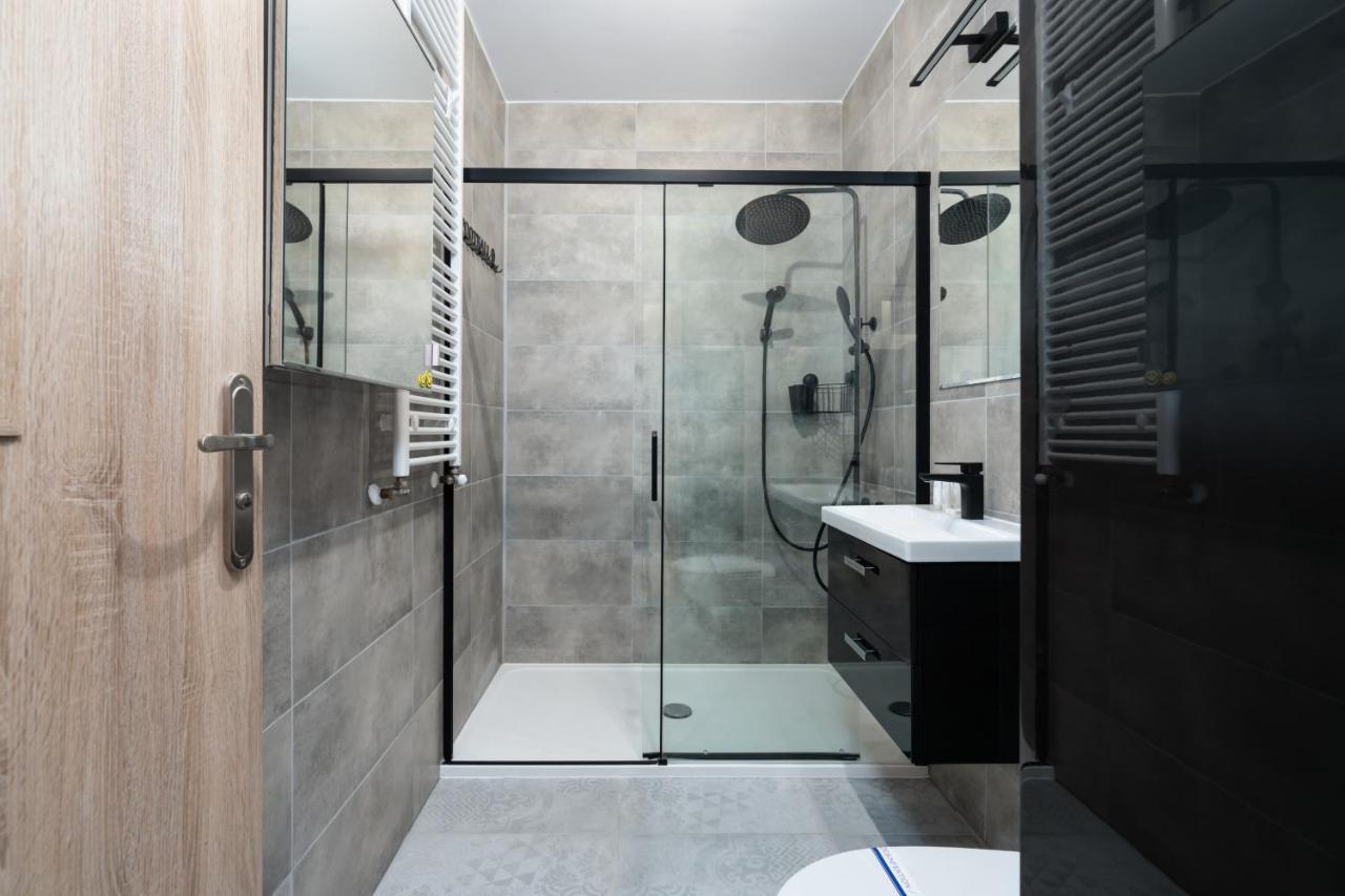 Modern Apartment With Balcony & Free Garage Poznan By Noclegi Renters Exterior foto