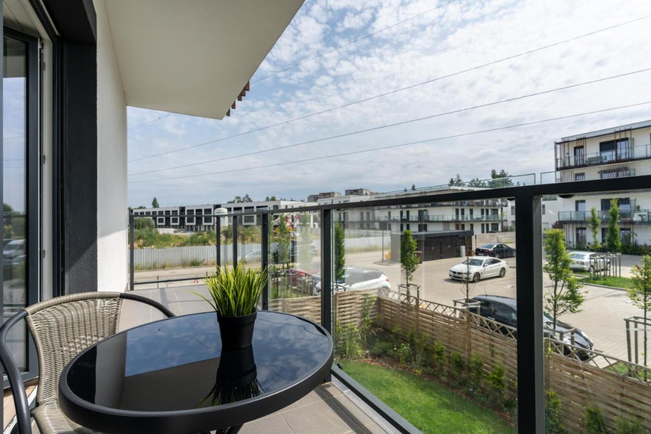 Modern Apartment With Balcony & Free Garage Poznan By Noclegi Renters Exterior foto